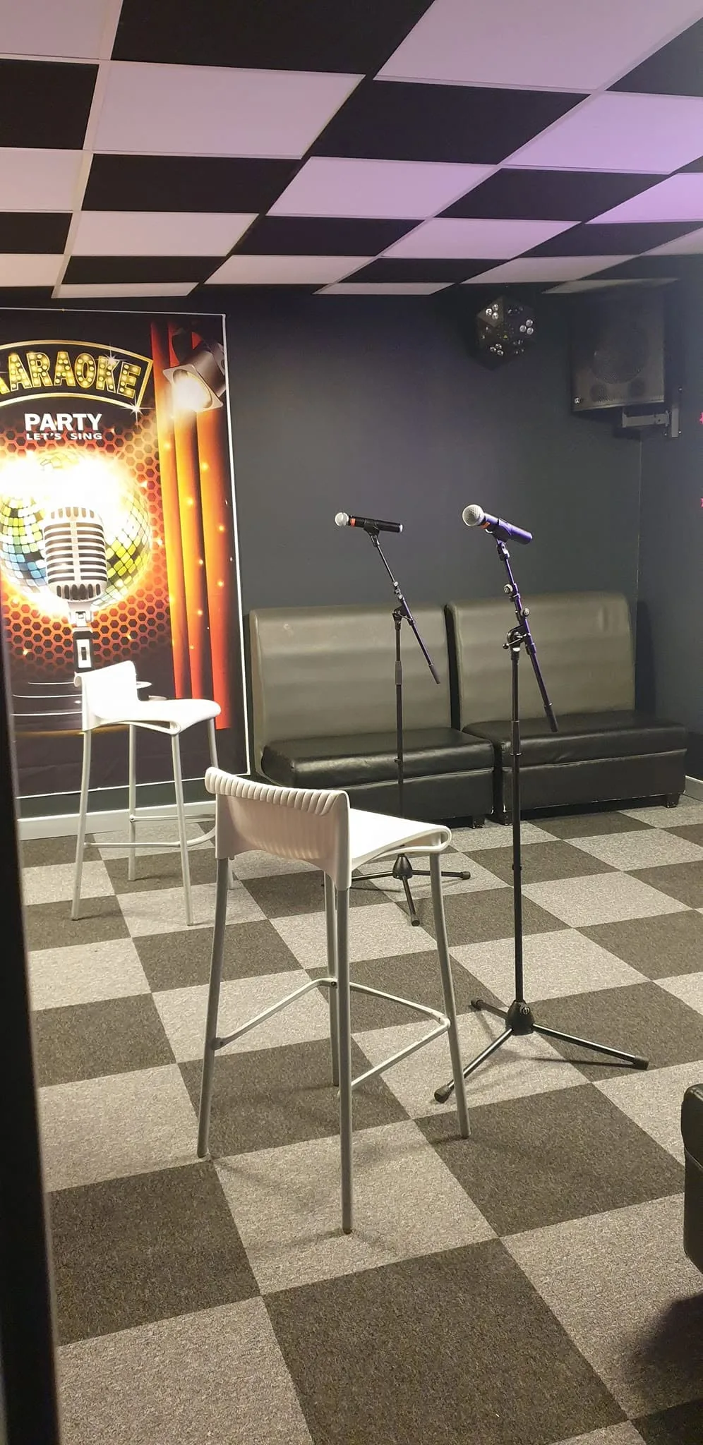 Karaoké Box au complexe de la Comète