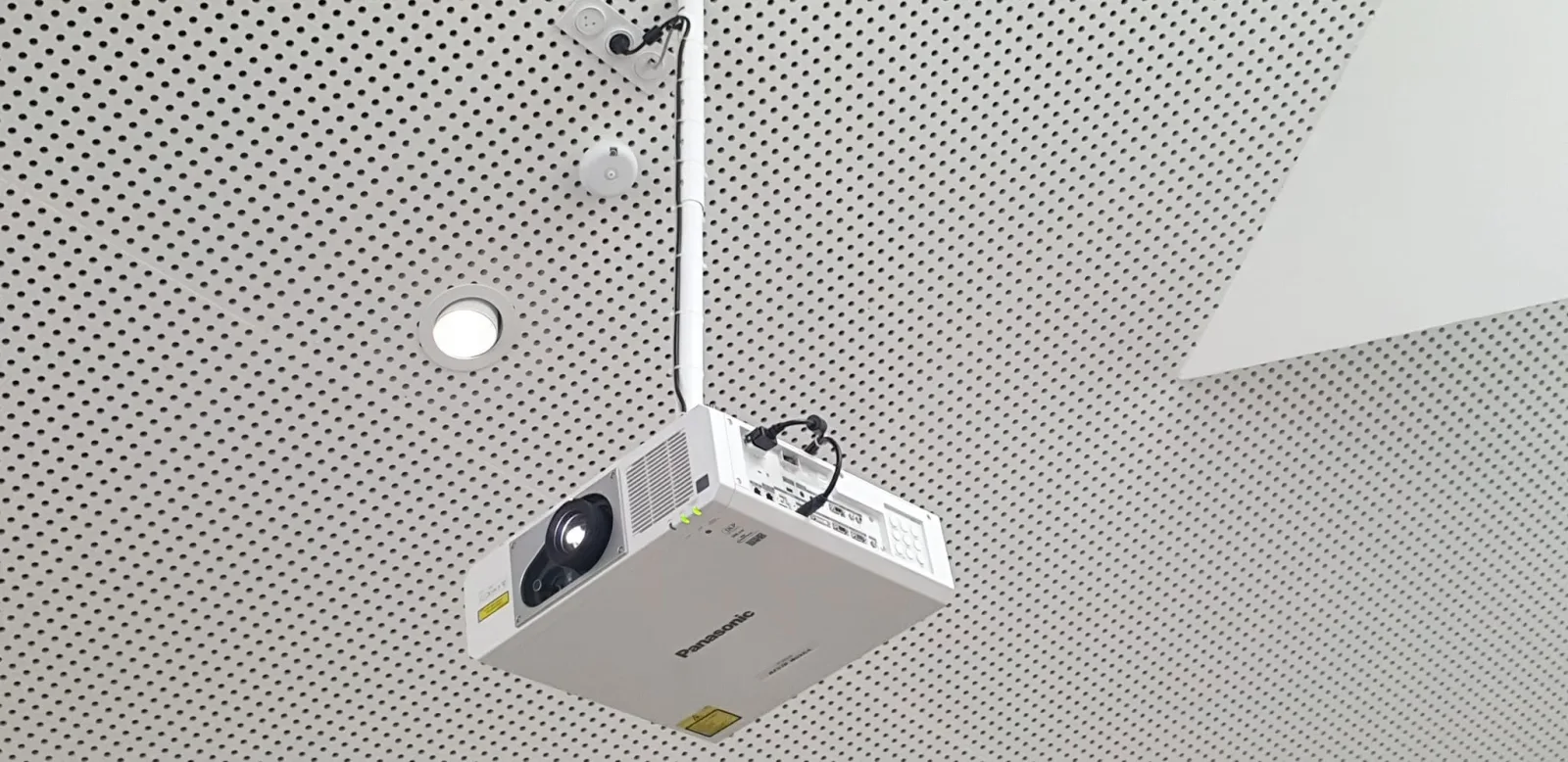 Mise en place d'un système audio visuel dans une salle des fêtes