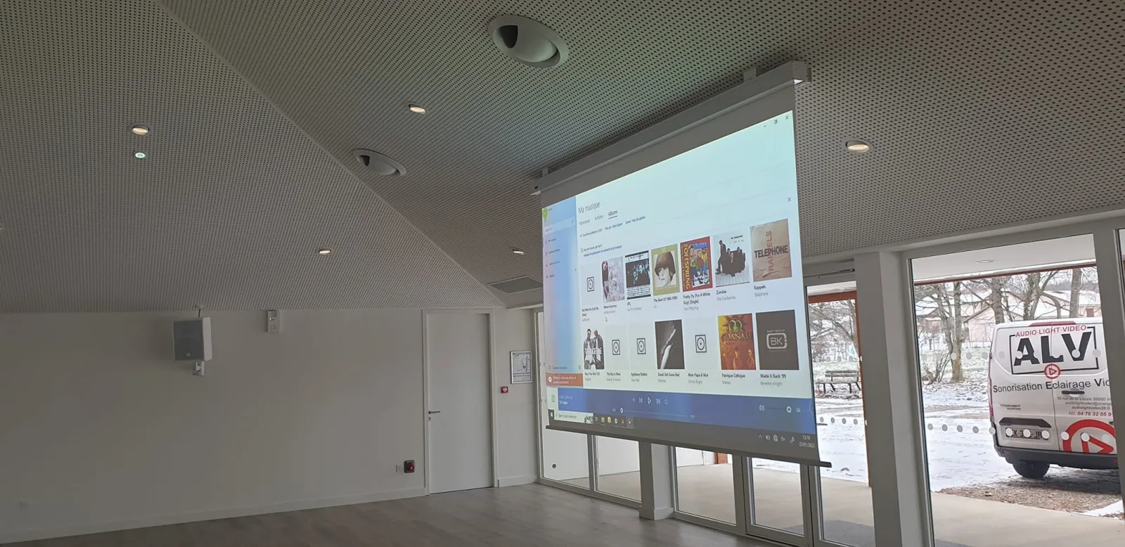 Mise en place d'un système audio visuel dans une salle des fêtes